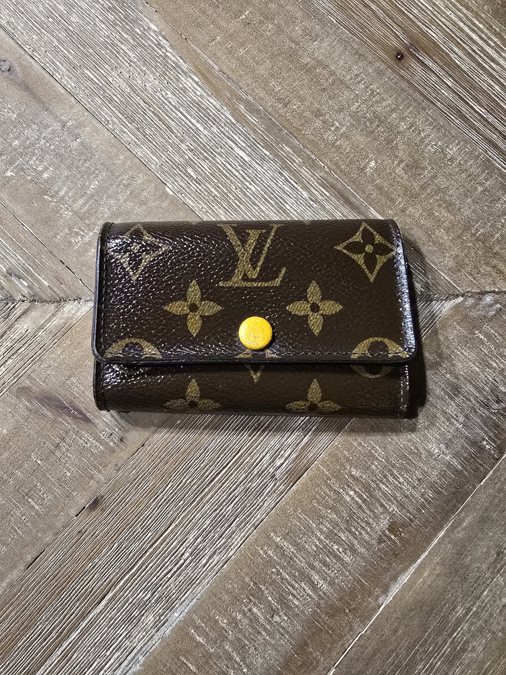 ✨ Louis Vuitton Monogram 6 Key Holder - Yellow Interior (w/ CheckCheck COA!)